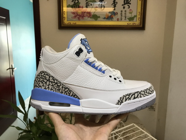 Air Jordan 3 Retro UNC