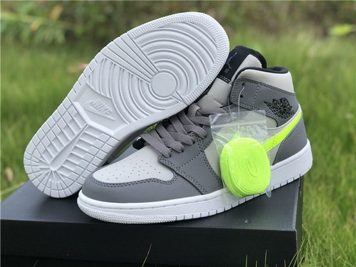 Air Jordan 1 Mid-045