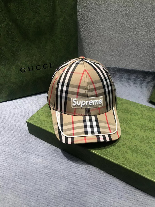 Burberry-X-Supreme-001