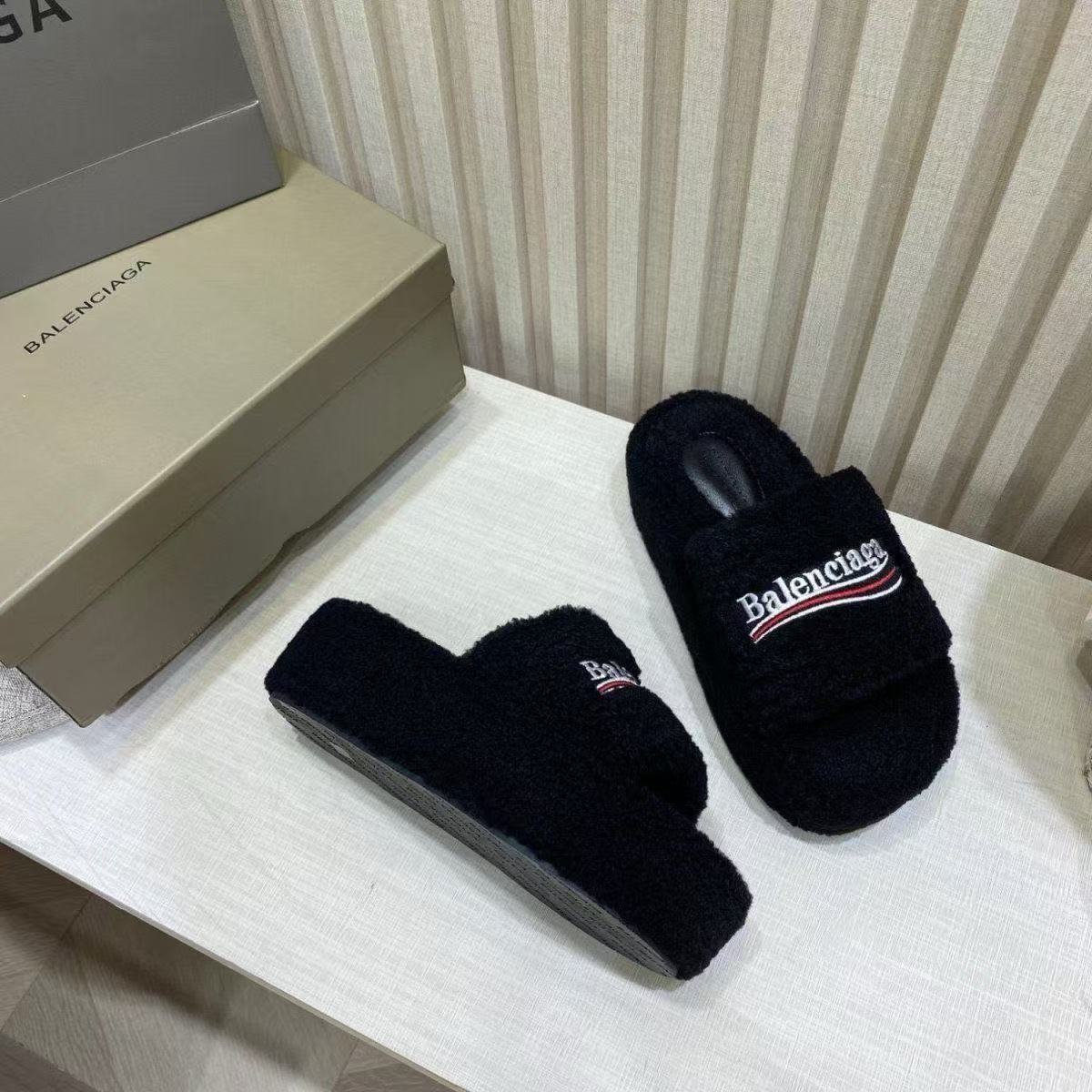 Balenciaga Slippers Women(AAA)-004