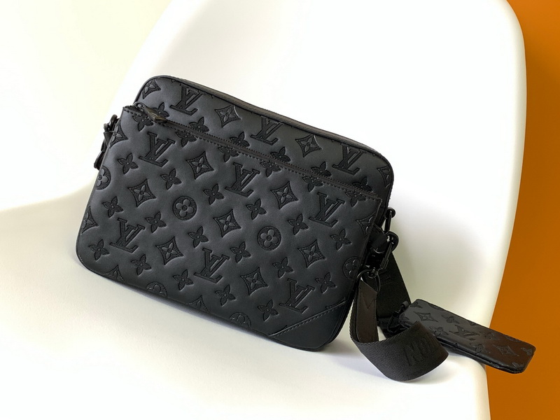 LV Handbags AAAA(Men)-098